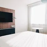 מלון Ibis Centre Rive Gauche Mermoz 3*