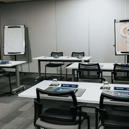 Готель Ibis Centre Rive Gauche Mermoz
