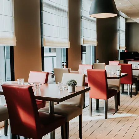 坎帕尼尔罗恩梅尔莫兹旅馆 3*