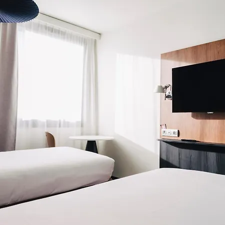 Готель Ibis Centre Rive Gauche Mermoz