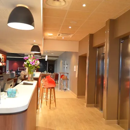 Ibis Centre Rive Gauche Mermoz 3*