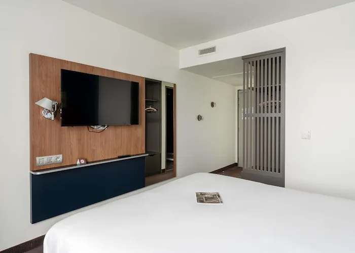 Ibis Centre Rive Gauche Mermoz Hotell 3*