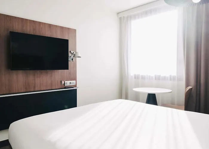 Ibis Centre Rive Gauche Mermoz ホテル 3*