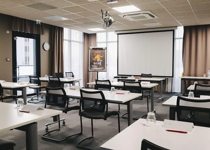 Ibis Centre Rive Gauche Mermoz Hotel 3*